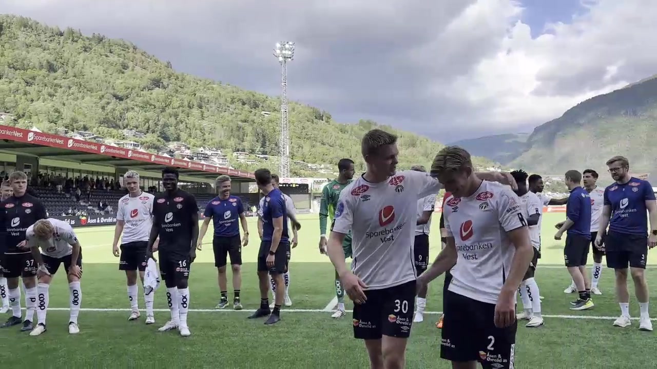 Ropet med Erik og Felix etter sigeren mot Start